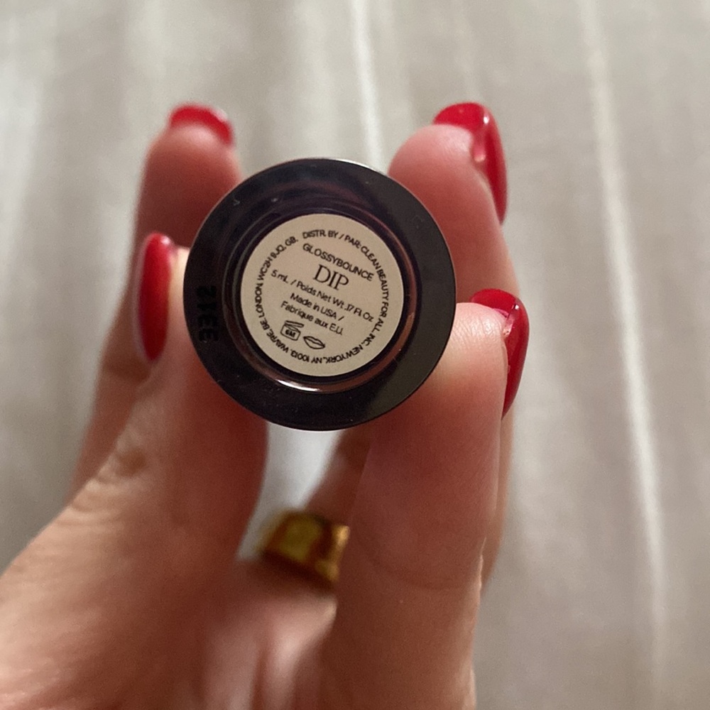 Lip gloss - Picture 2 of 3